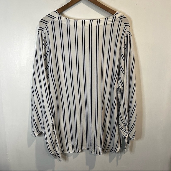 Women’s | Michael Kors Striped V-Neck Blouse | 2X - Picture 4 of 8
